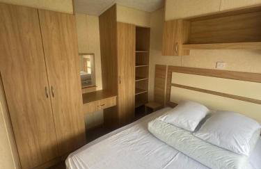 3 Bed Caravan - Sleeps 8 - Pets - Parking - Foto 24