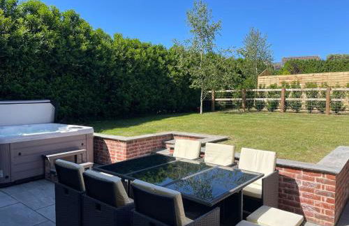 The Old Coach House - Hot Tub - Dorset - Photo 19