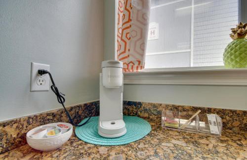 Near Beach and Casinos Biloxi Condo with Pool Access - Foto 10