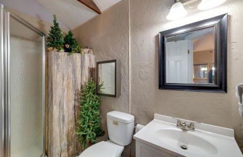 Rustic Log Cabin with Studio about 5 Mi to Pikes Peak! - Foto 30