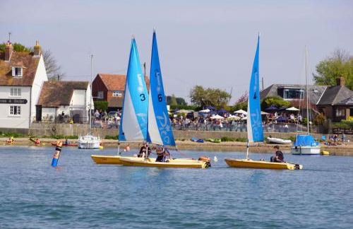 Modern 5-Bedroom Retreat Nr Coast - Foto 42