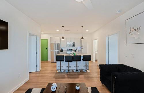 New Downtown Luxury APT ' 2 King Beds, Free Parking, Fast Wi-Fi & Gym Access! - Foto 3