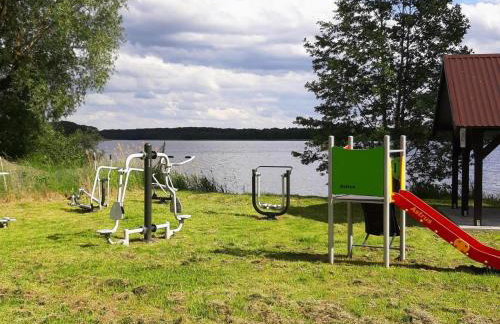 Lakeside holiday home, private garden - Photo 29