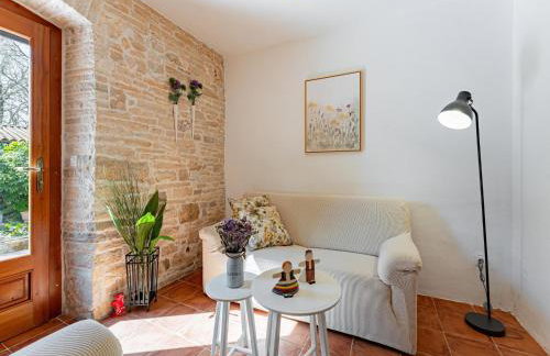 Charming Villa with Private Garden & BBQ - Foto 9