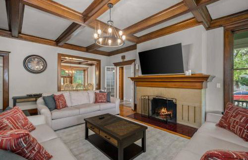 Entire Main level of Beautiful Historic Home - Foto 1