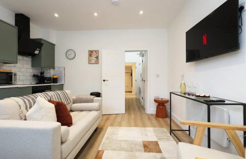 The Cosy Corner – Modern 2-Bed - Photo 1