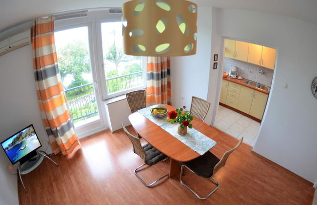 Bright and Breezy Apartment With Terrace and Sea View - Photo 13