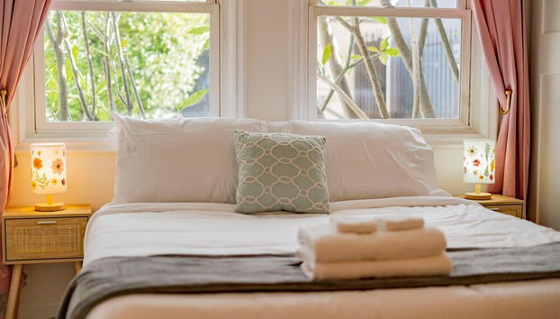 Cozy Family Retreat Game Room Backyard in Hacienda - Foto 3, Habitación