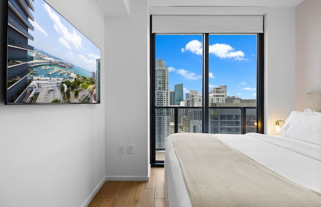 Apt with Stunning View at Downtown Miami - Photo 4