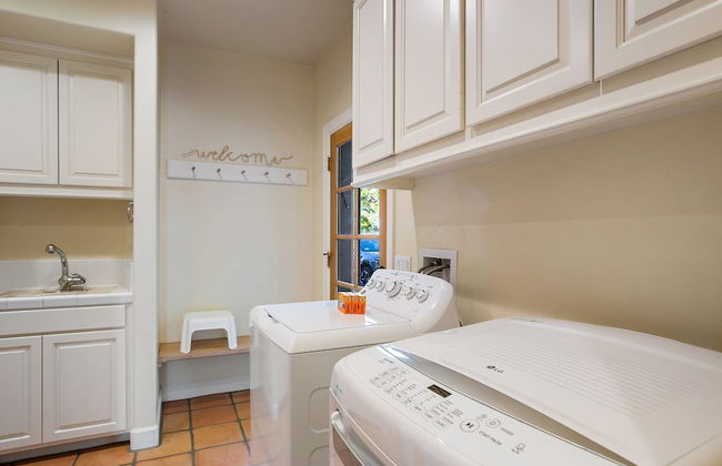 Wellsona Vineyard Retreat Pool Hot Tub Views Main Home Guest Home - Photo 28