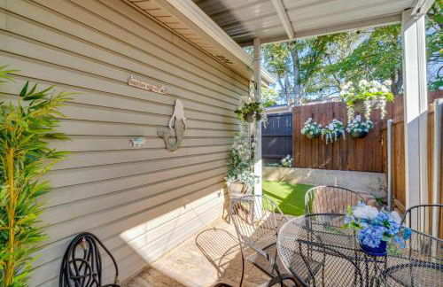 Pet-Friendly Getaway with Projector in Lake Dallas! - Foto 18