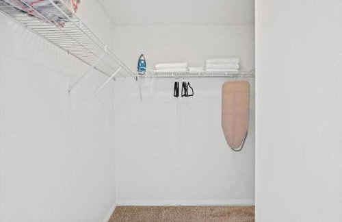 Luxury 2BR/2BA! 5 MIN to Disney! - Photo 35