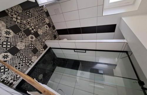 Agréable T2 Classé 3 étoiles, refait à neuf, dans quartier calme - Photo 2