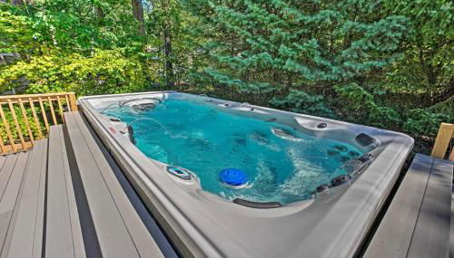 Luxury Family Home with Deck, Swim Spa and Grill! - Foto 2