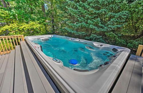 Luxury Family Home with Deck, Swim Spa and Grill! - Foto 2