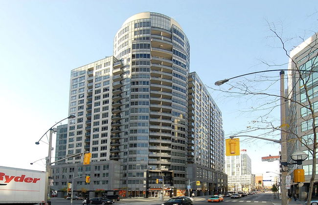 WhiteHall Suites- Yorkville - Photo 37