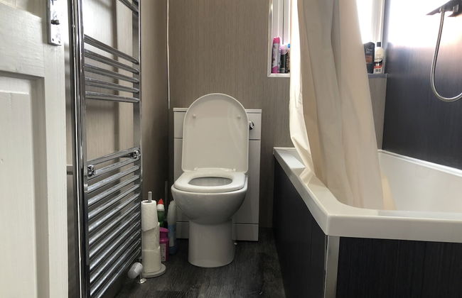 Captivating 2-bed Apartment in Kirkcaldy - Foto 9