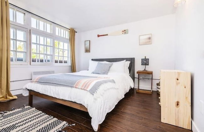 Modern Meets Rustic - 2 Bdrm Old Quebec - Photo 6