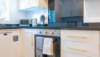 Cheerful 4-bedroom house with multiple car parking - Foto 4, stove, dishwasher