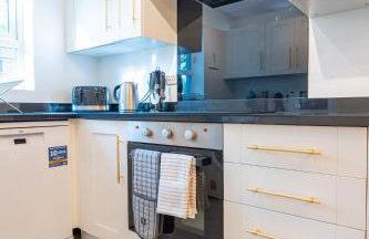 Cheerful 4-bedroom house with multiple car parking - Foto 4