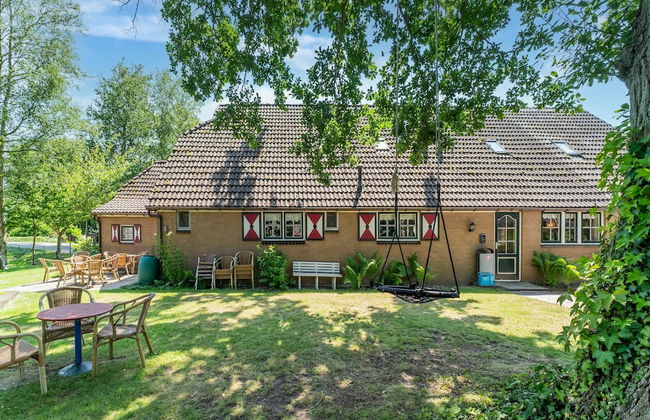 Group Home in Giethoorn With Waterside Terrace - Photo 37