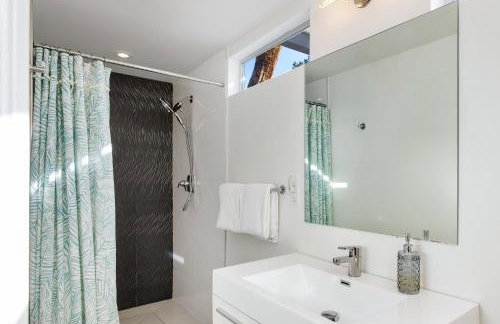 Far Far Away in Vista Las Palmas by ACME House Company - Foto 38