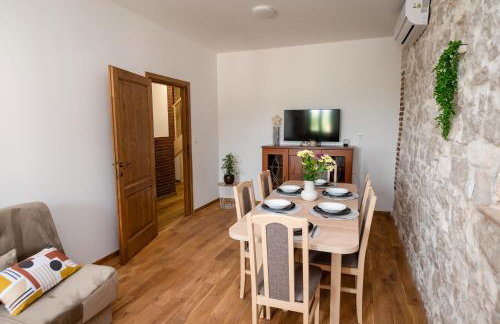 Didova kuća, Holiday home with Private pool near Rogoznica,Sleeps 9 - Foto 59