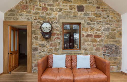 10 Bed Stunning House in village, with Hot Tub - Photo 68