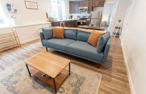 Walkable Apt Next to Restaurants, Bars, and Shops! - Foto 3