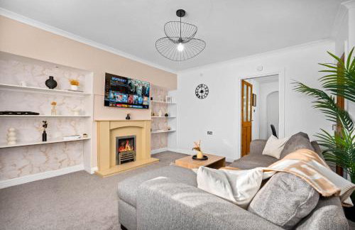 Stylish 3 Bedroom House - Garden - Pool Table - Parking 165M - Foto 13