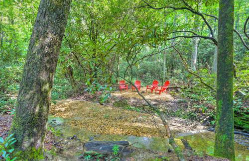 Cozy Creekside Mountain Escape w/ Hot Tub! - Foto 34