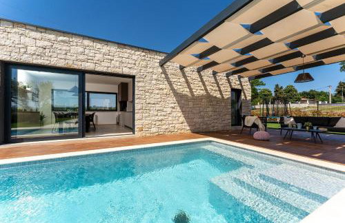 Absolute Traumvilla mit Pool, Sauna, Whirlpool, 6 Bikes, Tischtennis, Outdoor-Kueche, Grillkamin - Photo 2