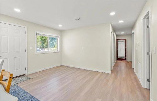 Riverside Retreat - Renovated Home on 15 Acres! - Foto 7