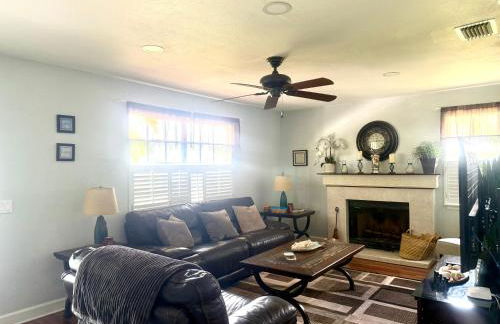 Beautiful Waterfront Home Less Than 7 mins to Beaches - Foto 34