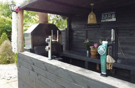 Grade II Listed Farmhouse, Pool, Hot Tub, Games Room, Celebration Hall, Car Park, 10ppl, 45 min from Central London - Foto 9