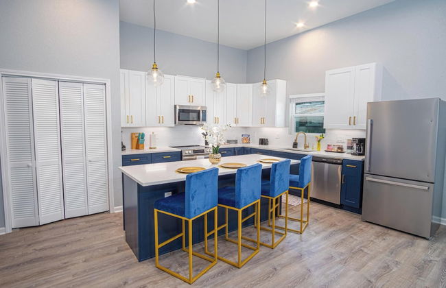 Seize the Moment! 4br/3ba Gem w/ Downtown Views! - Foto 13