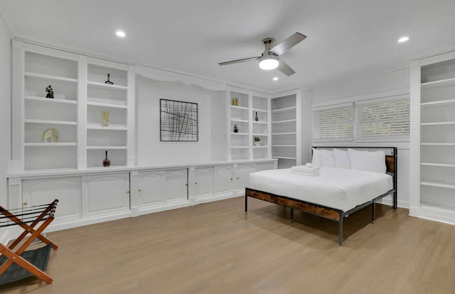 Luxury 7BR Buckhead Oasis w Pool Gameroom Firepit - Foto 9