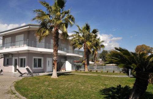 Cozy beach home in Faros, Raches - Foto 1