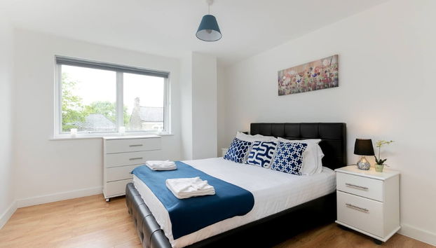 Skyvillion 1bed Enfield Flat W Balcony & Parking - Photo 3