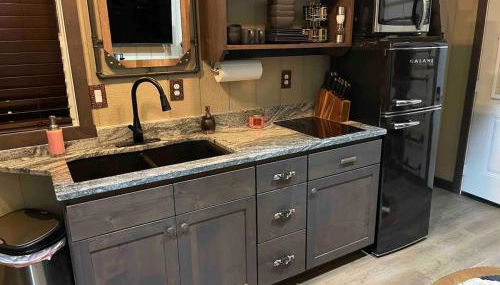 Cowboy Cabin at The Wild West 40 Homestead - Foto 4, stove