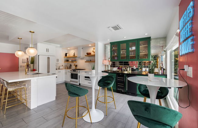 The Beverly - Photo 16