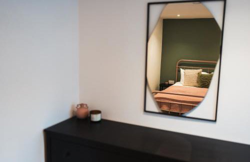 Wych Cottage, Striking 2 Bed, Parking, King Bed, First Floor Flat - Foto 15