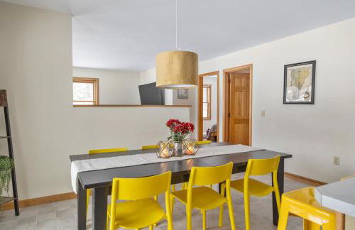 Smuggler's Notch Mountain House with hot tub & river - Foto 21