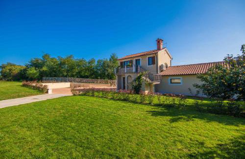 Gorgeous Pool Villa with a fenced garden - Photo 30