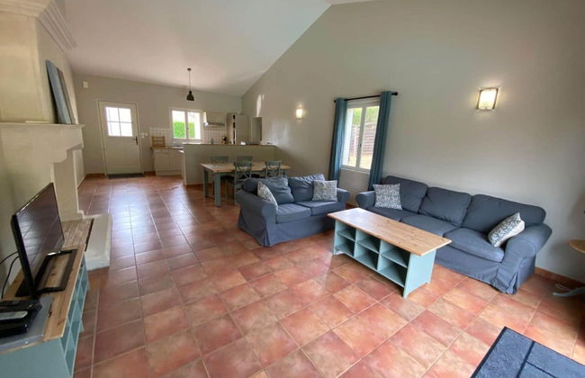 Luxury Villa With Covered Terrace in Chalais - Foto 10