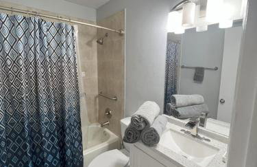 Spacious 3 Bedroom with Beautiful Backyard - Foto 15