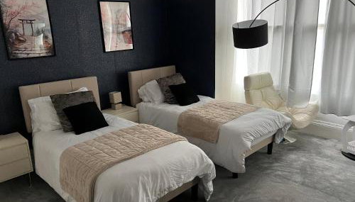 Large 7-Bed House Sleeps 14 FREE Parking ,Contractors & Groups Welcome - Foto 3