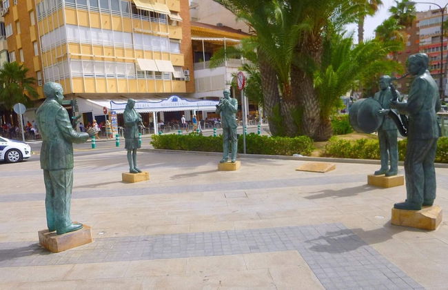 Comfortable Spacious Family House, Large Terrace and Garden, Beach and Bars - Foto 32