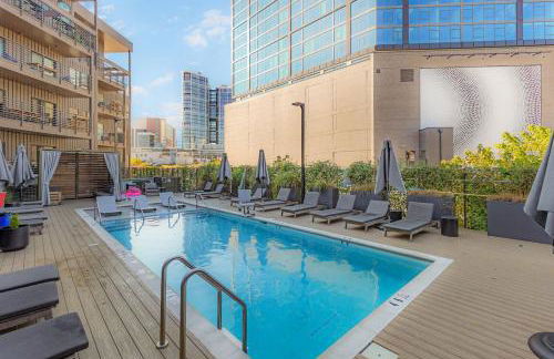 Penthouse Luxury with Pool Patio and City View plus Walk to Broadway - Foto 51