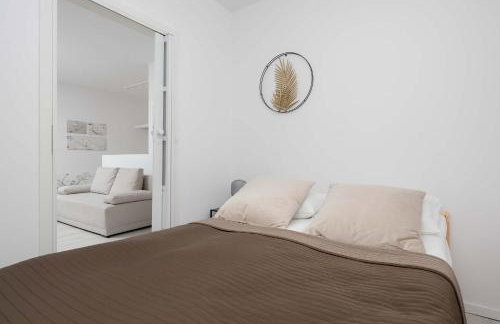 Jasny Apartament z Tarasem i Parkingiem by Noclegi Renters - Foto 20